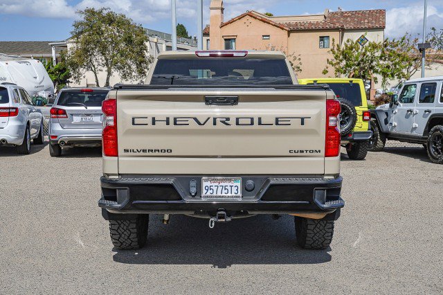 Used 2023 Chevrolet Silverado 1500 Custom Trail Boss w/ LPO, Dark Essentials Package AWD/4WD image 5