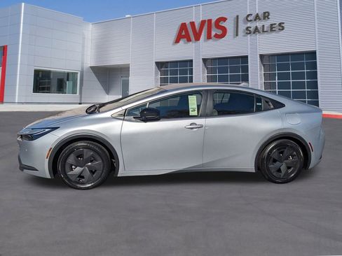 Used 2024 Toyota Prius LE image 10