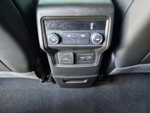 Used 2021 GMC Acadia SLT w/ Elevation Edition FWD image 16