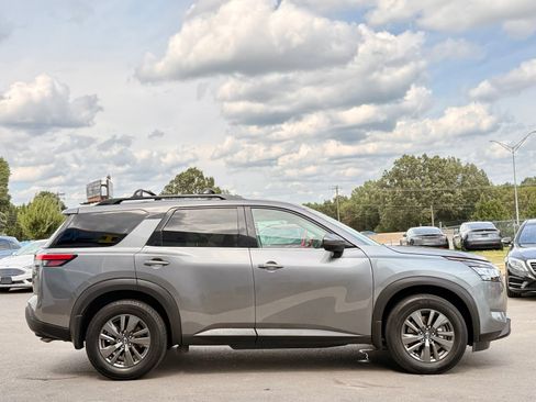 Used 2022 Nissan Pathfinder SV w/ Cargo Package AWD/4WD image 9
