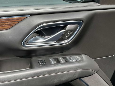 Used 2024 Chevrolet Suburban High Country AWD/4WD image 21