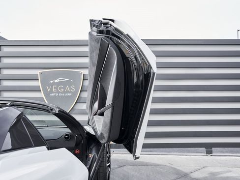 Used 2024 McLaren 750S image 35