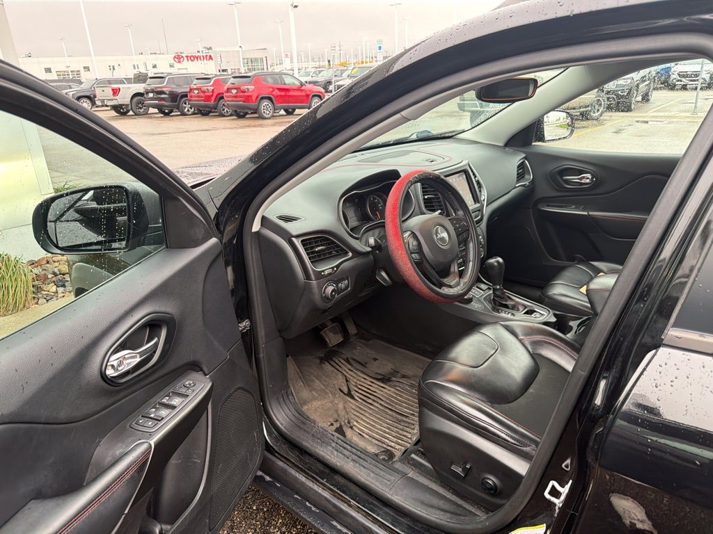 Used 2021 Jeep Cherokee Trailhawk AWD/4WD image 5