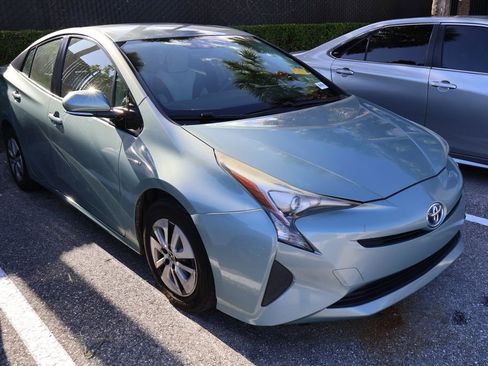 Used 2016 Toyota Prius Two FWD image 6