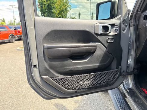 Used 2021 Jeep Gladiator Sport AWD/4WD image 16