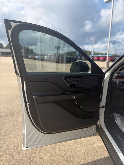 Used 2023 Lincoln Aviator Reserve w/ Equipment Group 201A AWD/4WD image 25