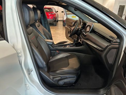 Used 2025 Jeep Compass Trailhawk AWD/4WD image 36