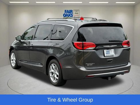 Used 2017 Chrysler Pacifica Touring-L Plus w/ Advanced Safetytec Group FWD image 10