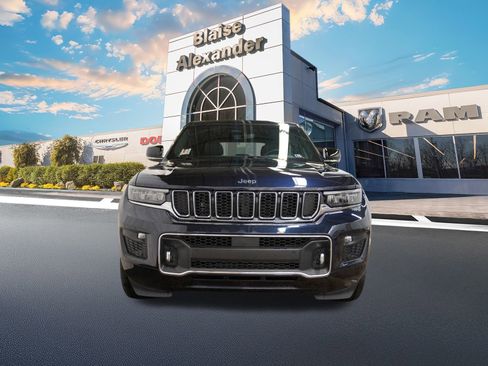 Used 2023 Jeep Grand Cherokee Overland image 11