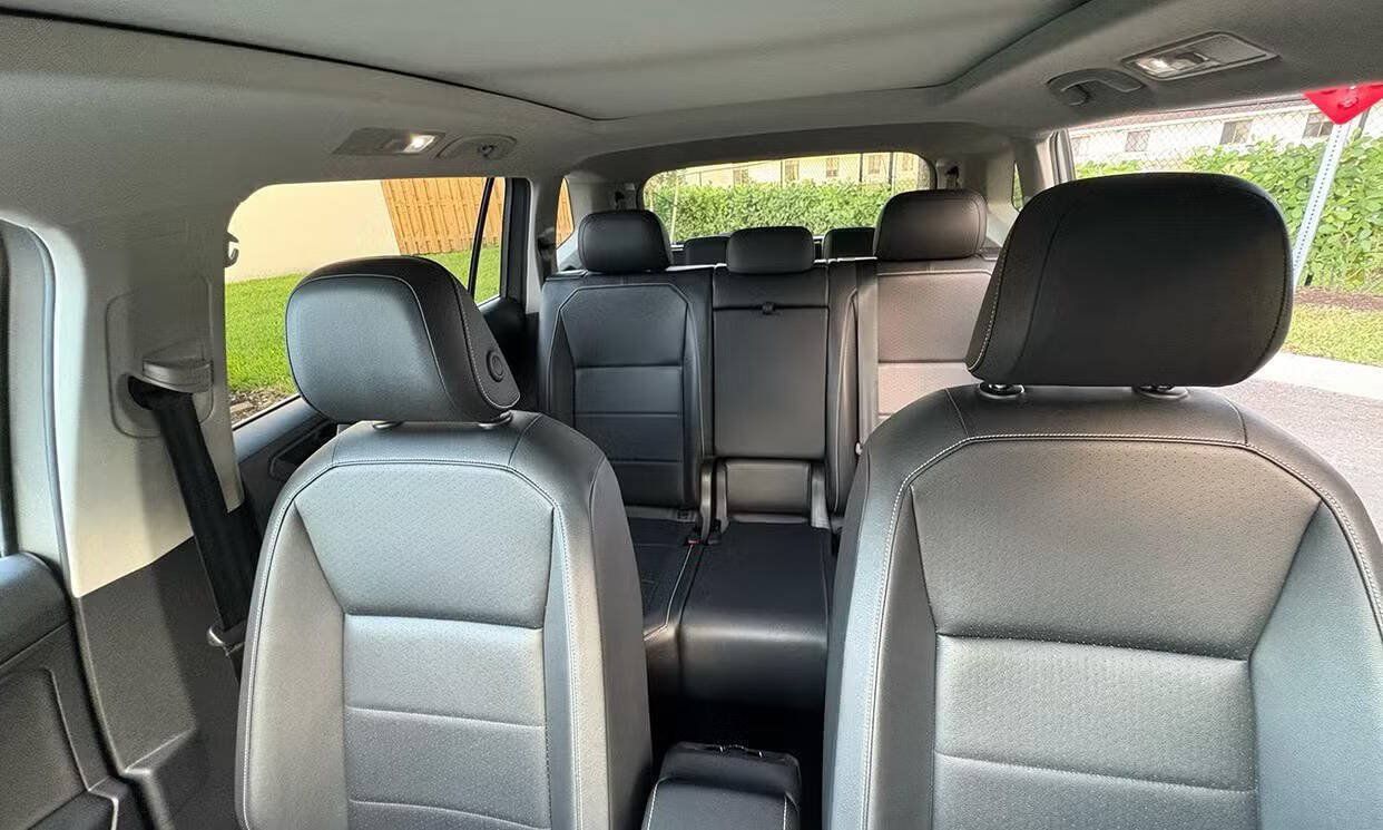 Used 2021 Volkswagen Tiguan SE w/ Panoramic Sunroof Package FWD image 14
