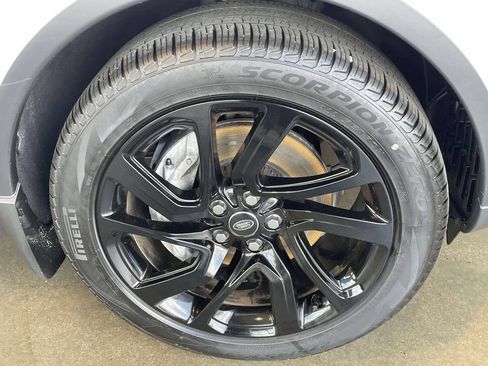 Used 2025 Land Rover Discovery S AWD/4WD image 11