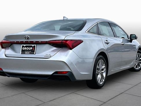 Used 2021 Toyota Avalon XLE w/ Moonroof Package FWD image 13