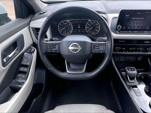 Used 2025 Nissan Rogue SV AWD/4WD image 13