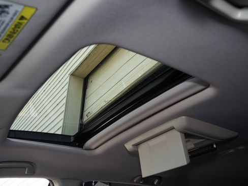 Used 2016 Honda Pilot Touring image 12