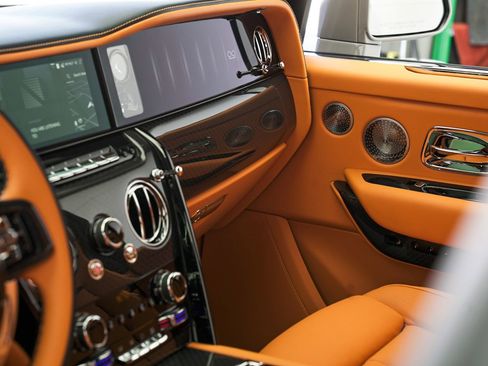 New 2026 Rolls-Royce Cullinan Black Badge image 21