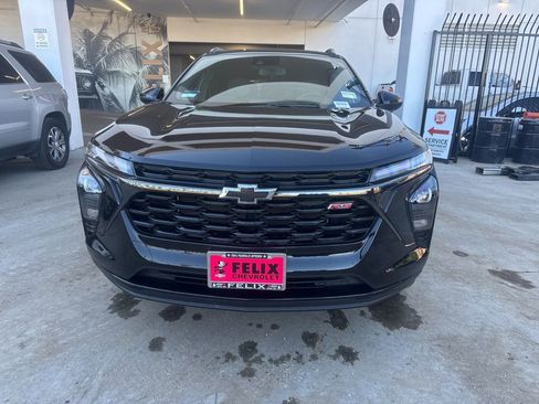 Used 2024 Chevrolet Trax RS w/ Sunroof Package image 3