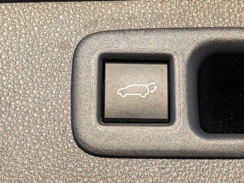 Used 2023 Toyota Highlander LE image 12