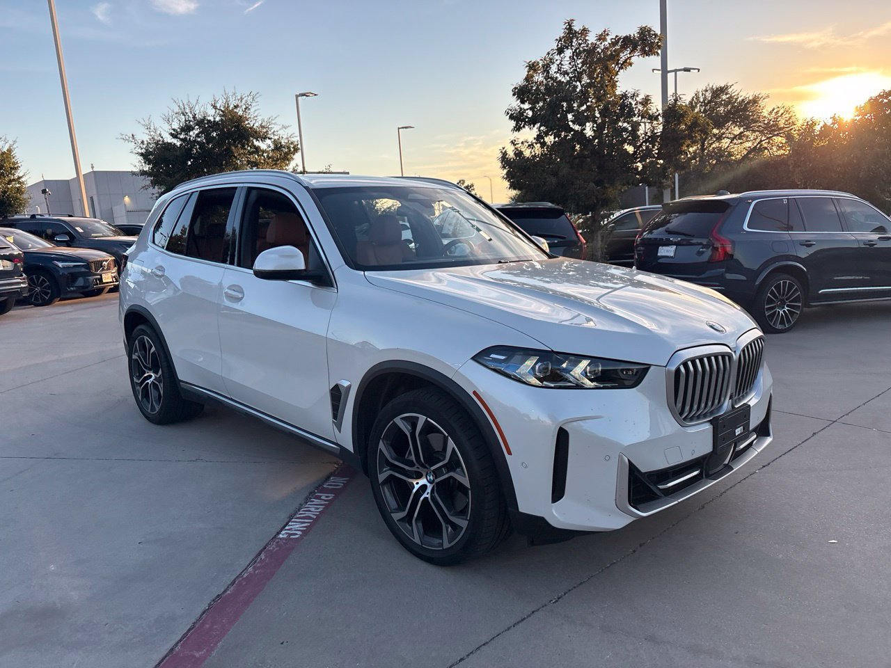 Used 2025 BMW X5 xDrive40i w/ Parking Assistance Package AWD/4WD image 4