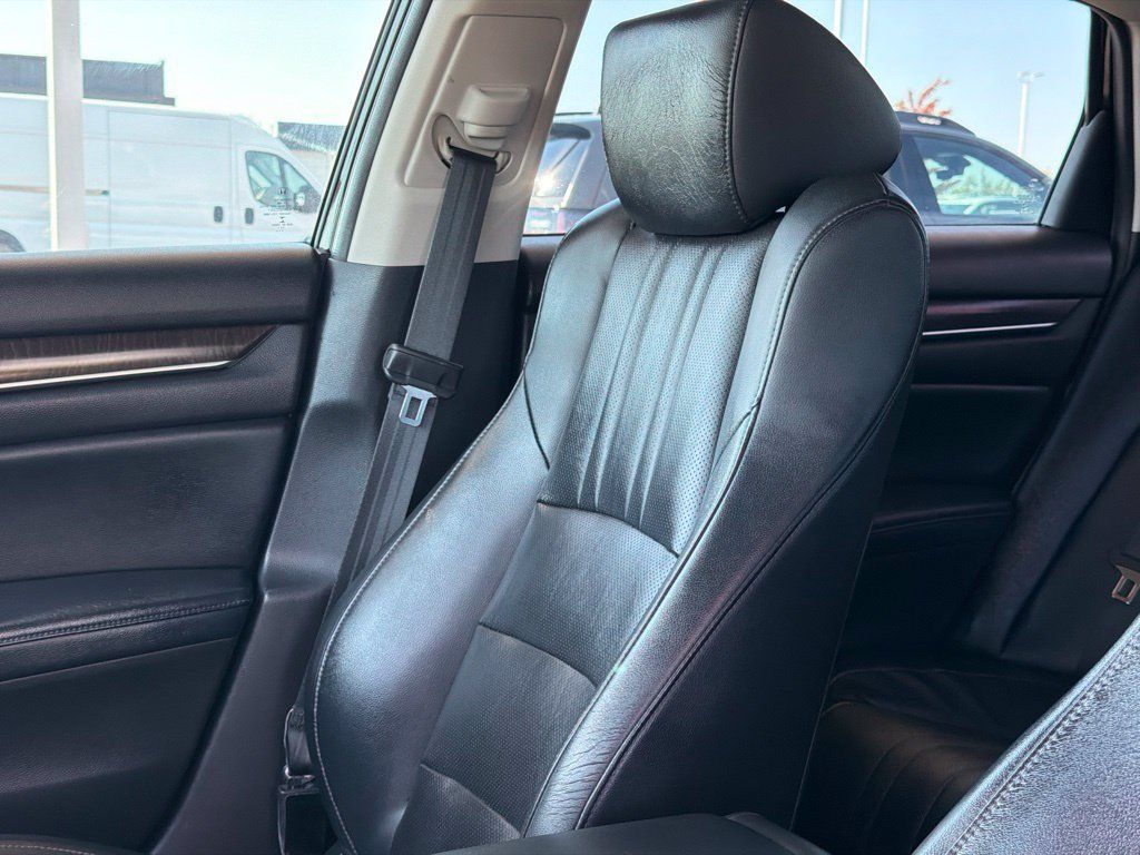 Used 2018 Honda Accord Touring image 13