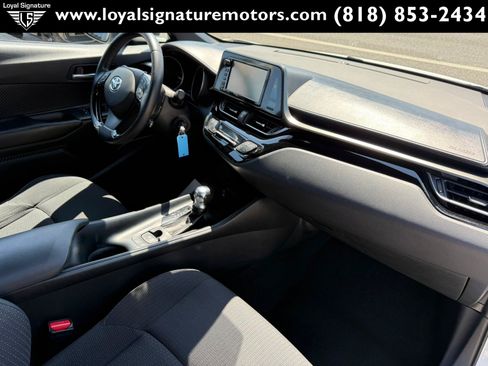 Used 2018 Toyota C-HR XLE FWD image 28
