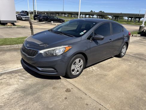 Used 2016 Kia Forte LX image 2