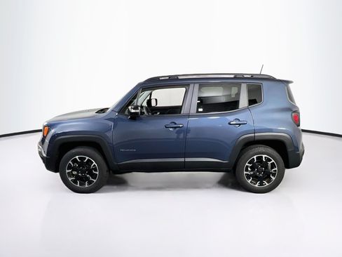 Used 2023 Jeep Renegade Latitude w/ Sun/Sound Group AWD/4WD image 8