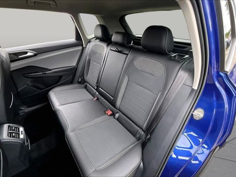 Used 2022 Volkswagen Taos SE FWD image 19