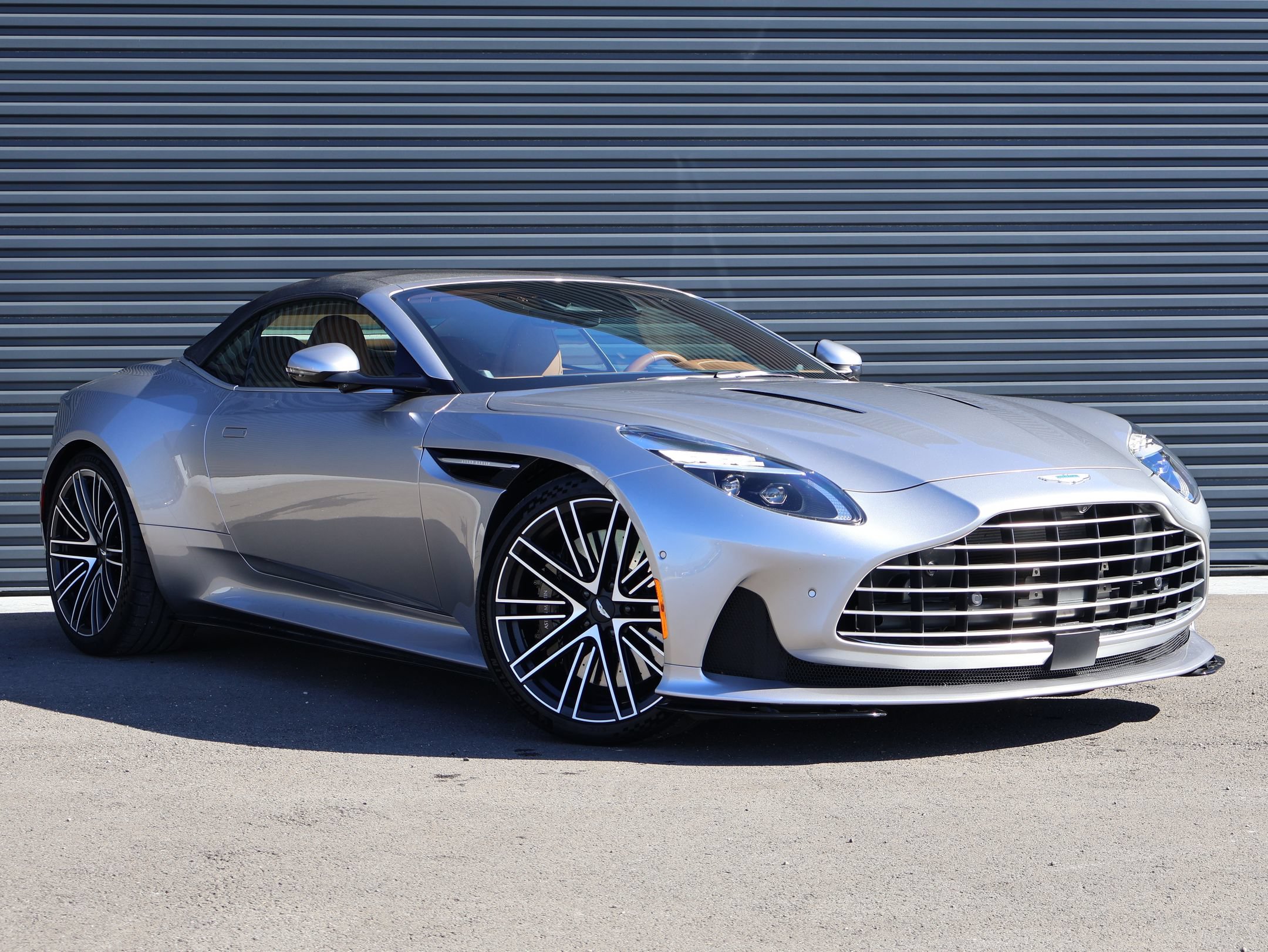 Used 2024 Aston Martin DB12 Convertible RWD image 3
