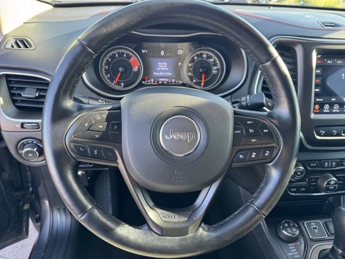 Used 2021 Jeep Cherokee Trailhawk w/ Technology Group image 9