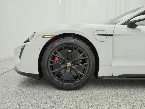 Used 2022 Porsche Taycan GTS w/ Technology Package AWD/4WD image 17