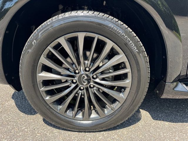 Used 2024 INFINITI QX80 Sensory AWD/4WD image 9