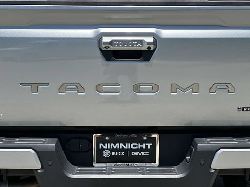 Used 2024 Toyota Tacoma Limited AWD/4WD image 31