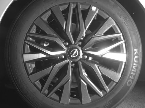 Used 2025 Nissan Altima 2.5 SV FWD image 12
