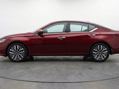 Used 2025 Nissan Altima 2.5 SV image 5