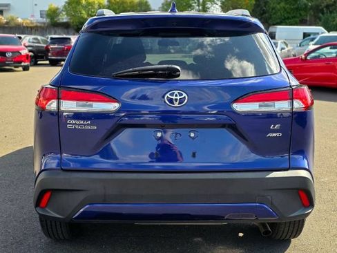 Used 2022 Toyota Corolla Cross LE AWD/4WD image 6