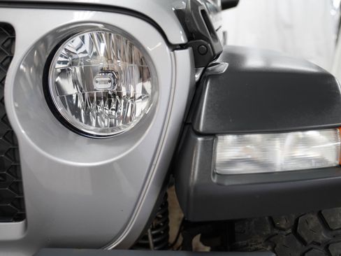 Used 2020 Jeep Gladiator Sport w/ Quick Order Package 24S image 13