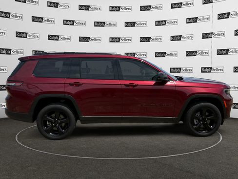 Used 2025 Jeep Grand Cherokee L Limited w/ Black Appearance Package RWD image 7
