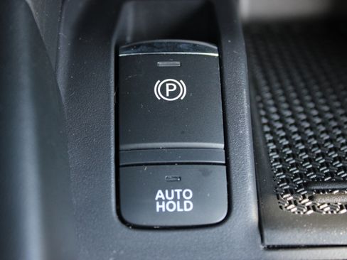 Certified 2023 Nissan Kicks SR w/ SR Premium Package image 18