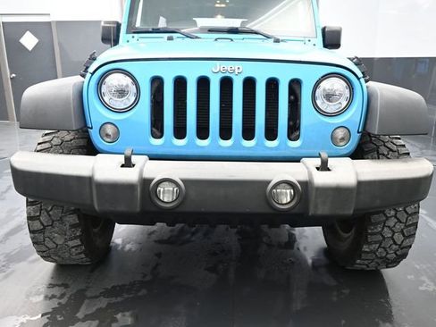 Used 2017 Jeep Wrangler Unlimited Rubicon w/ Connectivity Group image 15