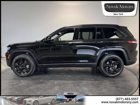 Used 2023 Jeep Grand Cherokee Altitude AWD/4WD image 5
