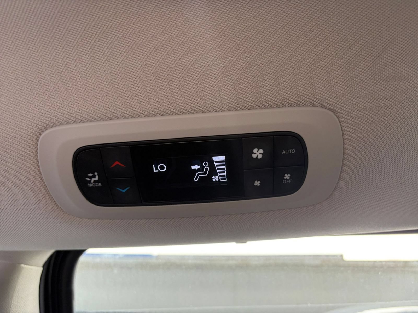 Used 2024 Chrysler Pacifica Touring-L FWD image 24
