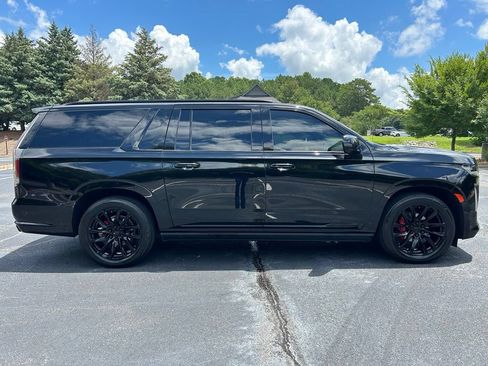 Used 2022 Cadillac Escalade ESV Premium Luxury w/ Performance Package AWD/4WD image 26