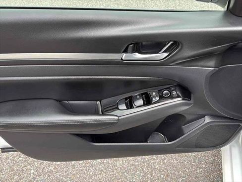 Used 2024 Nissan Altima 2.5 SL FWD image 16