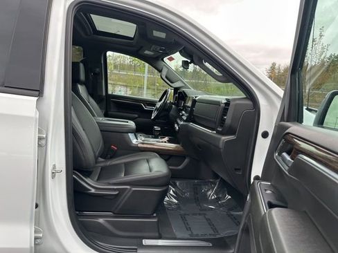 Used 2022 GMC Sierra 1500 Elevation w/ Elevation Premium Package AWD/4WD image 12