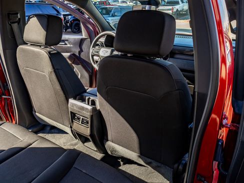 Used 2023 Chevrolet Colorado Trail Boss w/ Technology Package image 30