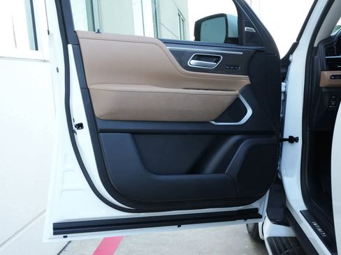 New 2026 INFINITI QX80 Luxe w/ Cargo Package RWD image 18
