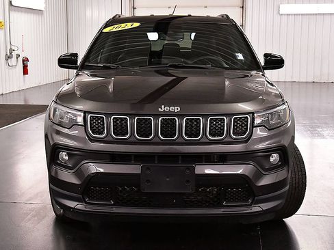 Used 2023 Jeep Compass Latitude w/ Convenience Group AWD/4WD image 2