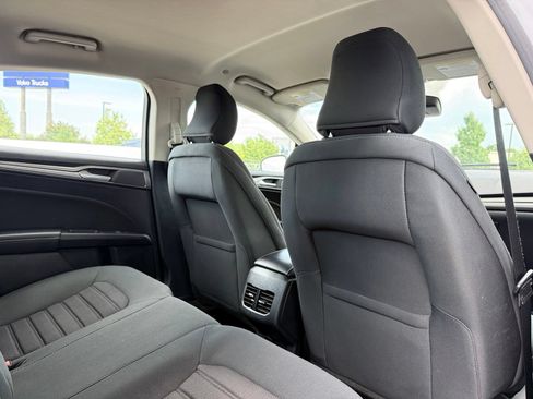 Used 2019 Ford Fusion SE FWD image 19