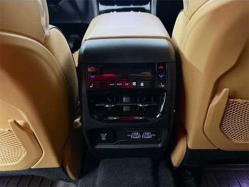 Used 2021 Jeep Grand Cherokee L Summit w/ Luxury Tech Group V image 27