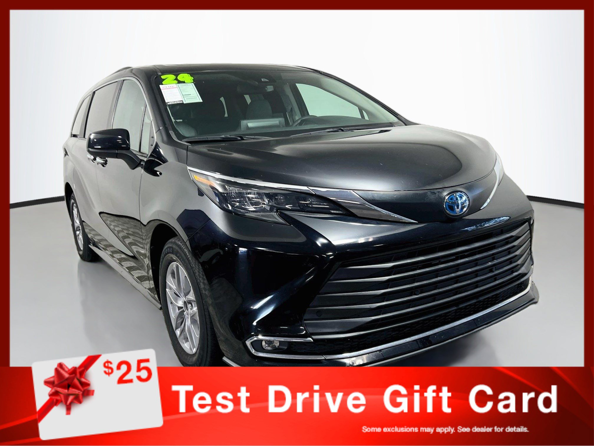 Used 2024 Toyota Sienna XLE FWD image 1